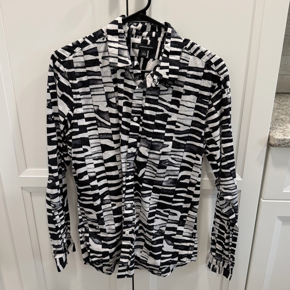 Inc. International Concepts button up shirt black and white printed design